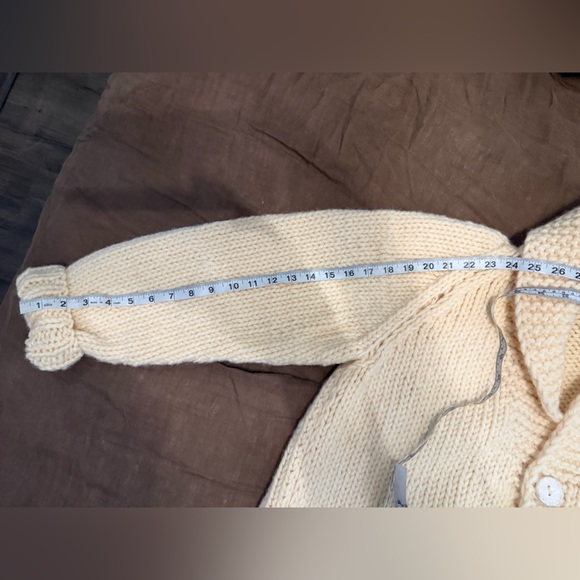 GOGO Cream Cardigan with Red Heart - Picture 5 of 7